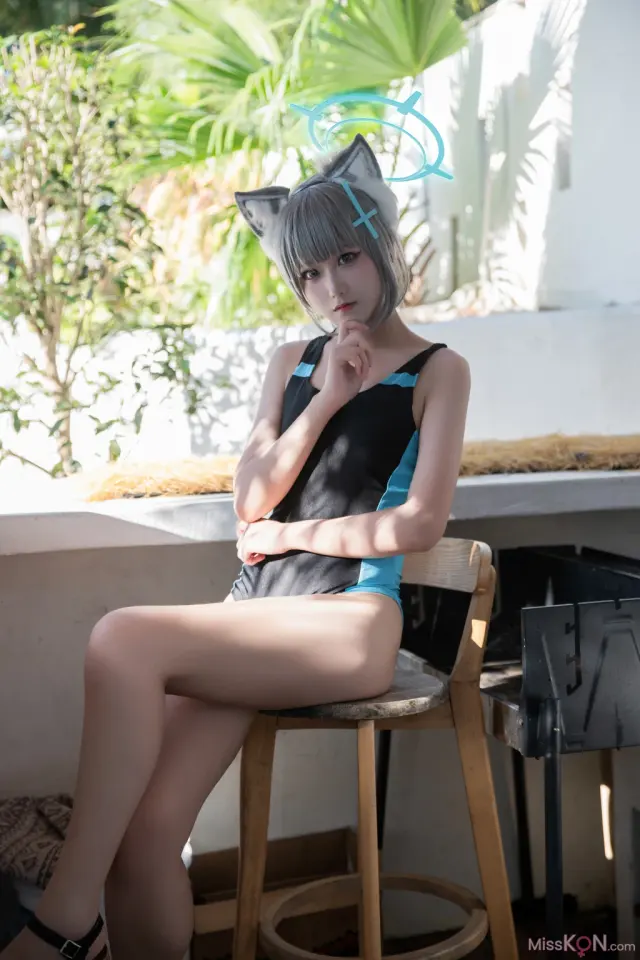 Coser@lunananya: 碧蓝档案-砂狼白子（泳装） (29 photos)