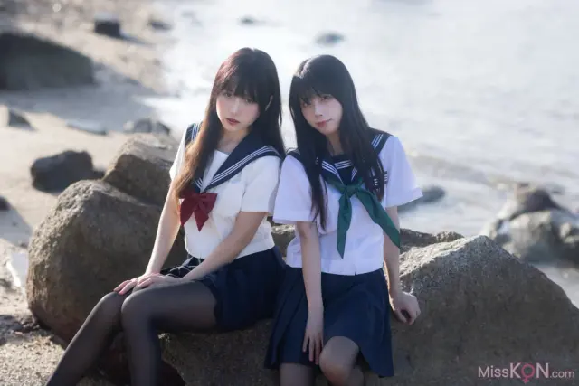 Coser@不呆猫 & 三無人型: 水手服百合黑丝 (51 photos + 1 video)