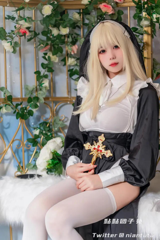 Coser@黏黏团子兔 – Nun 修女 (49 photos)