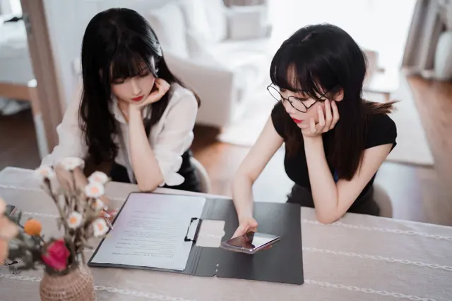Coser@rioko凉凉子 Vol.093 黑丝ol制服双人 (102 photos)