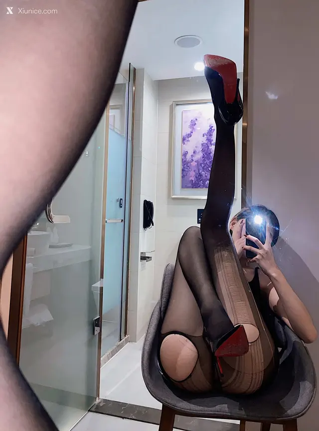 脸红Dearie 撕破 (48 photos)