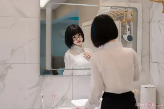 Coser@晕崽Zz – 迷情小秘 (44P)
