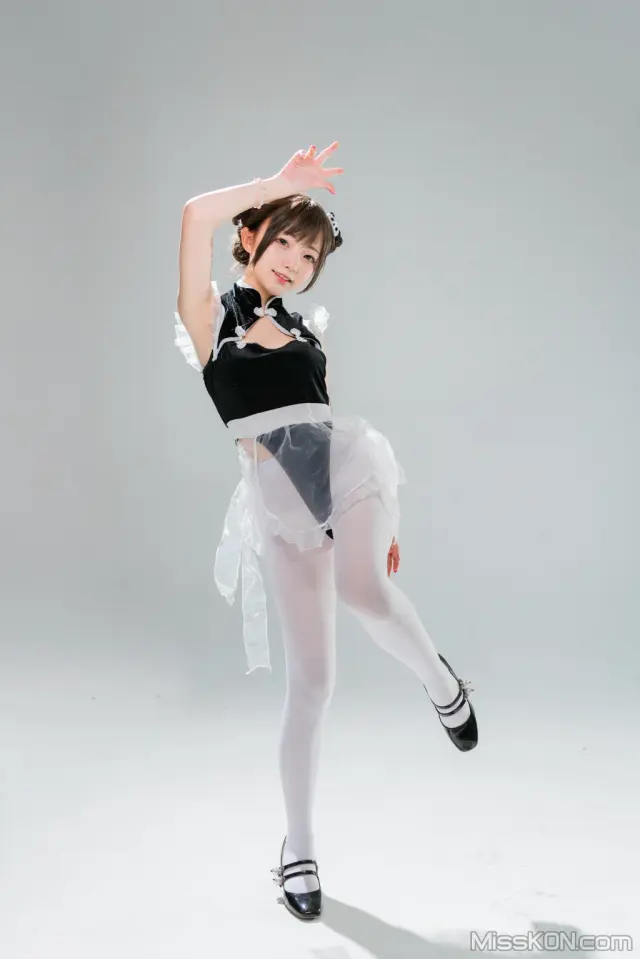 Coser@花铃: 高叉小熊猫女仆 (72 photos)