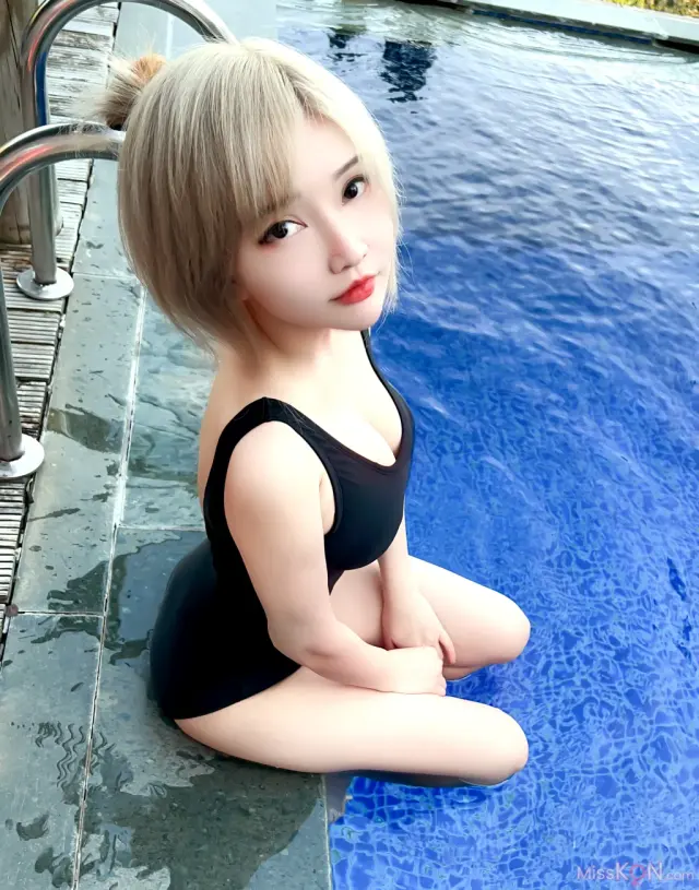 Coser@Potato Godzilla: Casual First Time Skinny Dip NSFW (12 photos)