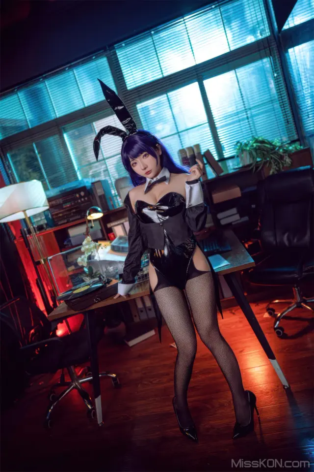 Coser@是三不是世w No.032: 喜多川海梦 紫发兔女郎 (59 photos)