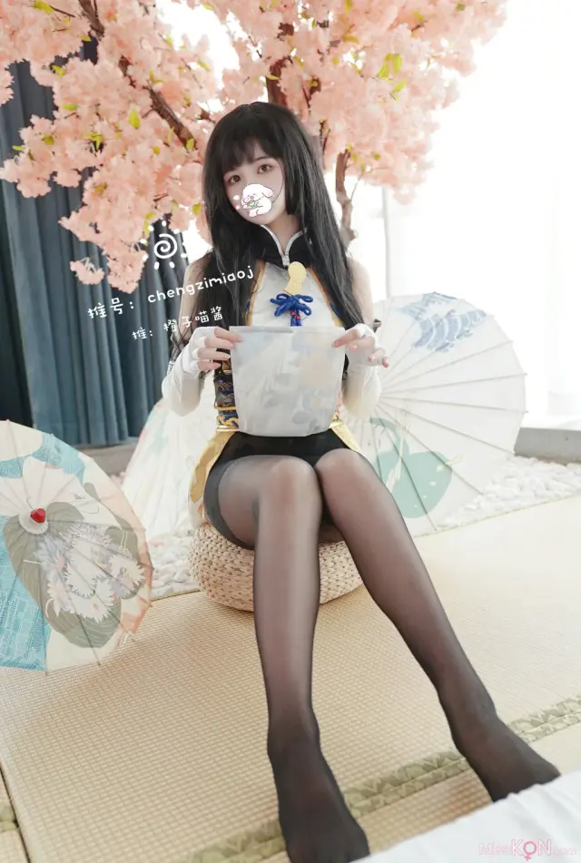 Coser@橙子喵酱: 大尺度写真 – 胡桃 (13 photos)