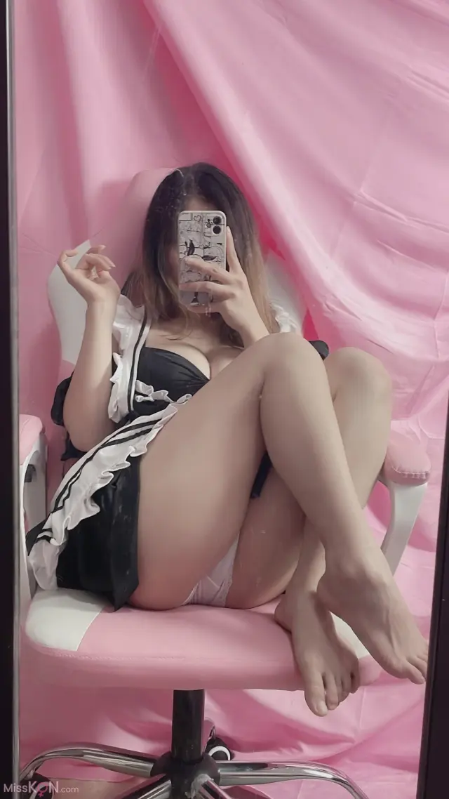 Coser@末夜787: 女仆自拍 (24 photos + 3 videos)