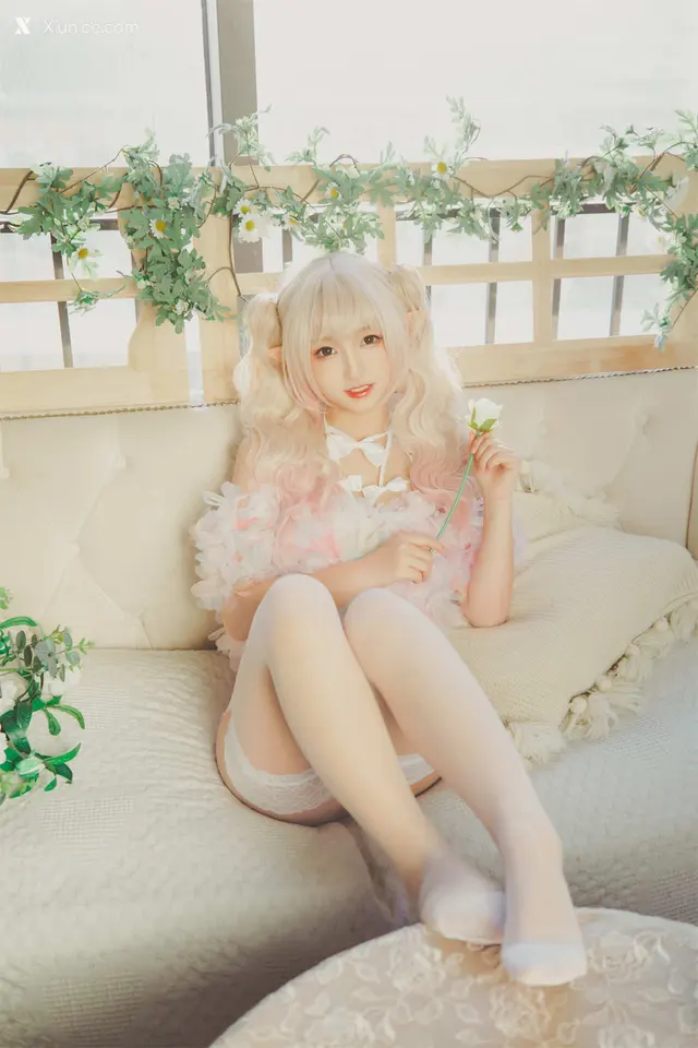 Coser@神楽坂真冬 Vol.082: 绝对企画-黑白丝《柔らかい永遠》 (150 photos)