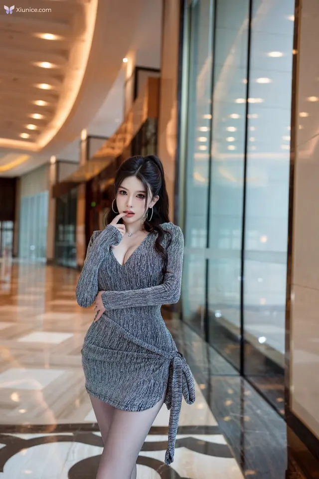 Xiuren Uncensored 4K Li Li Sha 李丽莎 – R18 秀人网模特 女神的短裙灰丝 (89 photos)