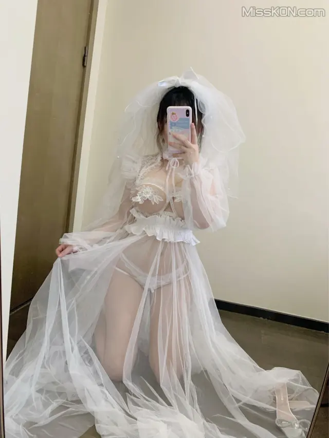 Coser@蜜桃少女是依酱呀: 花嫁 (40 photos)