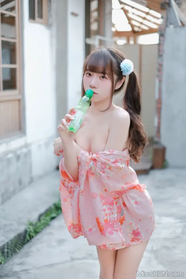 Coser@可可小白兔: 夏日浴衣 純慾粉嫩少女 (34 photos)