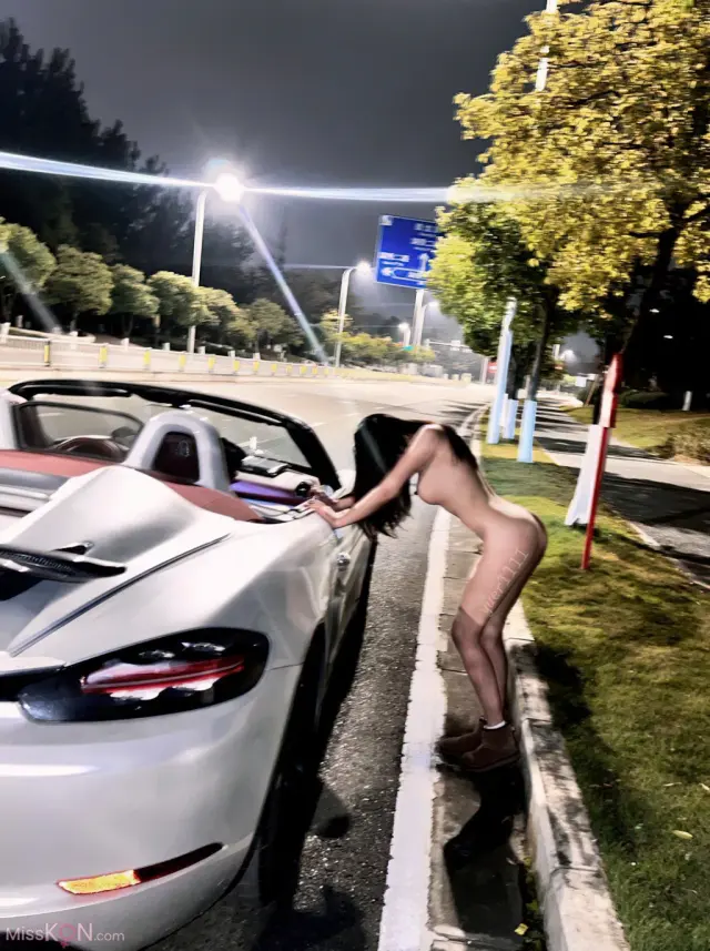 酣睡小熊&yuer1111: 白虎一线天户外露出 (50 photos + 7 videos)
