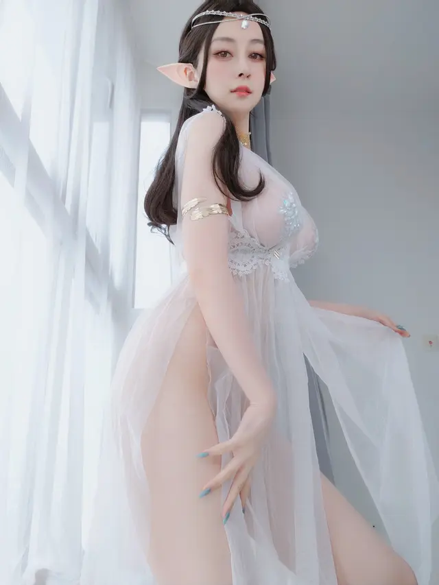 Coser@白银81 精灵宝石内衣 (70 photos)