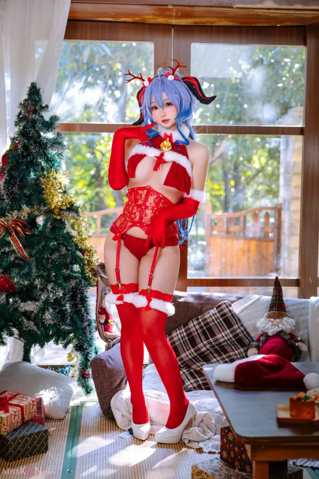 Coser@日奈娇: 甘雨圣诞&礼物 (120 photos)