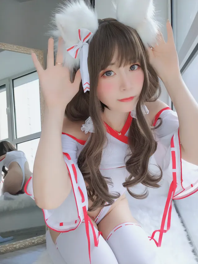Coser@白银81 神社饲养的小狐狸 (50 photos)
