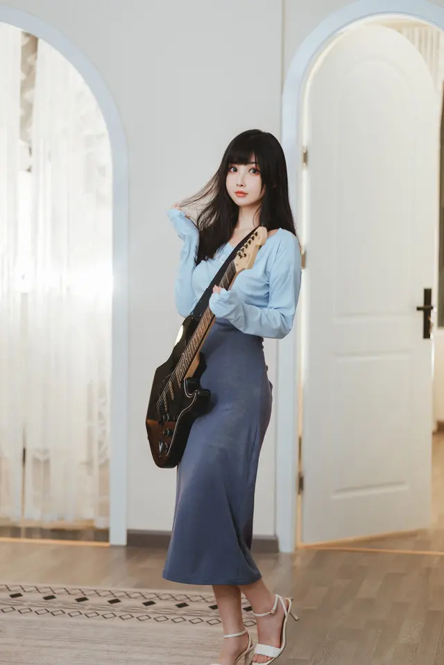 Coser@rioko凉凉子 Vol.074 吉他妹妹系带裙 (45 photos)