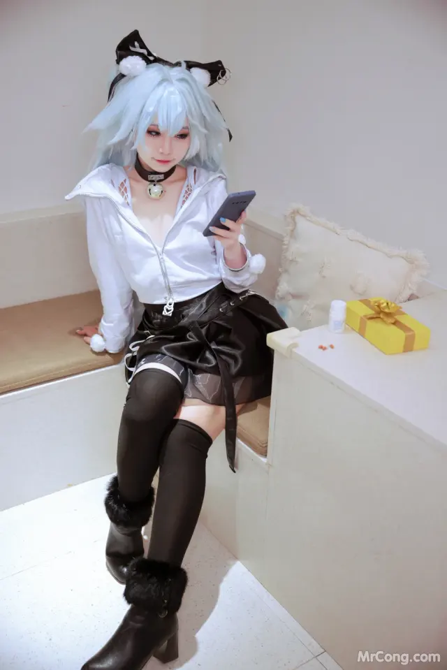 Coser@G44不会受伤 Vol.095: 芙洛伦白情 (20 photos)