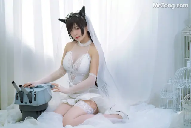 Coser@半半子: 爱宕花嫁 (30 photos + 1 video)