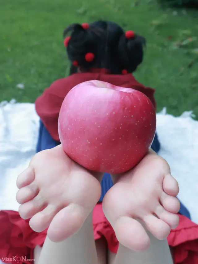 小羊蛋卷: 毒苹果 (14 photos)