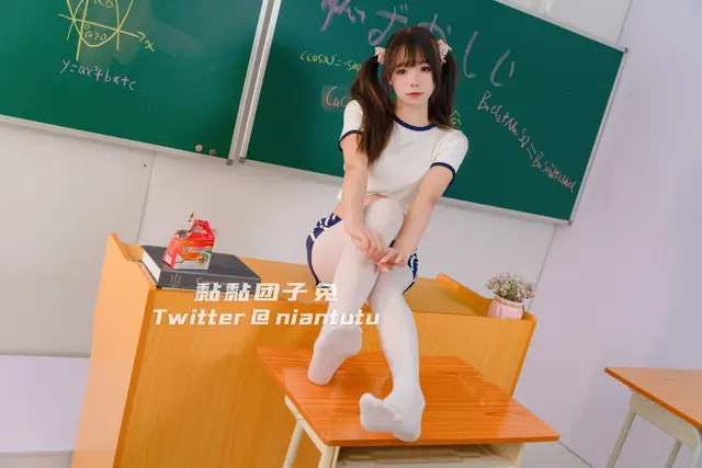 Coser@黏黏团子兔 – 特别课程 (52 photos)