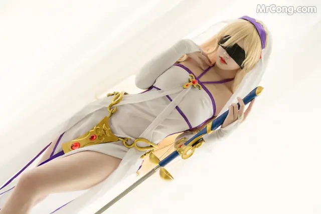 Coser@小仓千代w No.036: 剑圣女 (40 photos)