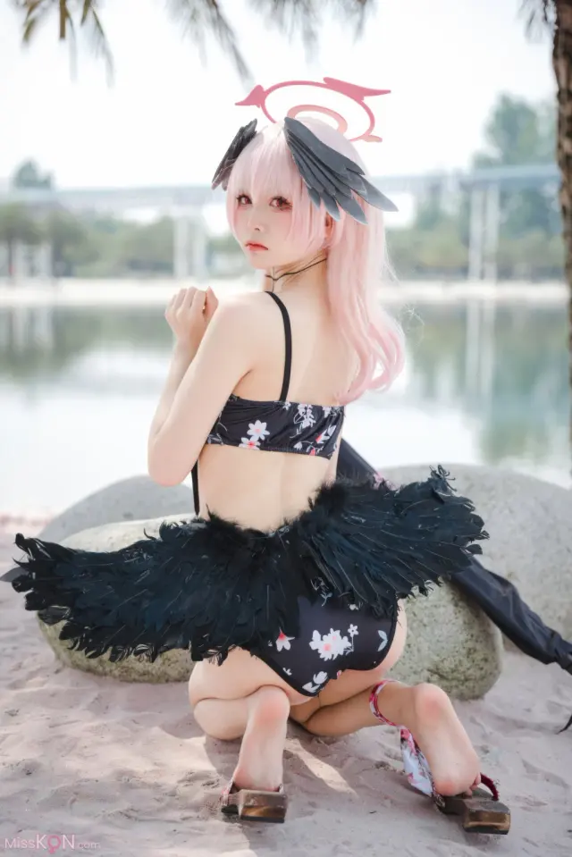 Coser@九柒喵 – 碧蓝航线 小春泳装 (24 photos)