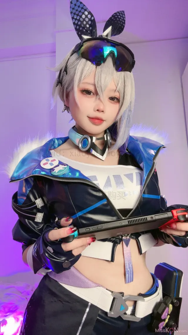 Coser@小瑶幺幺: 自拍版银狼 (64 photos + 5 videos)