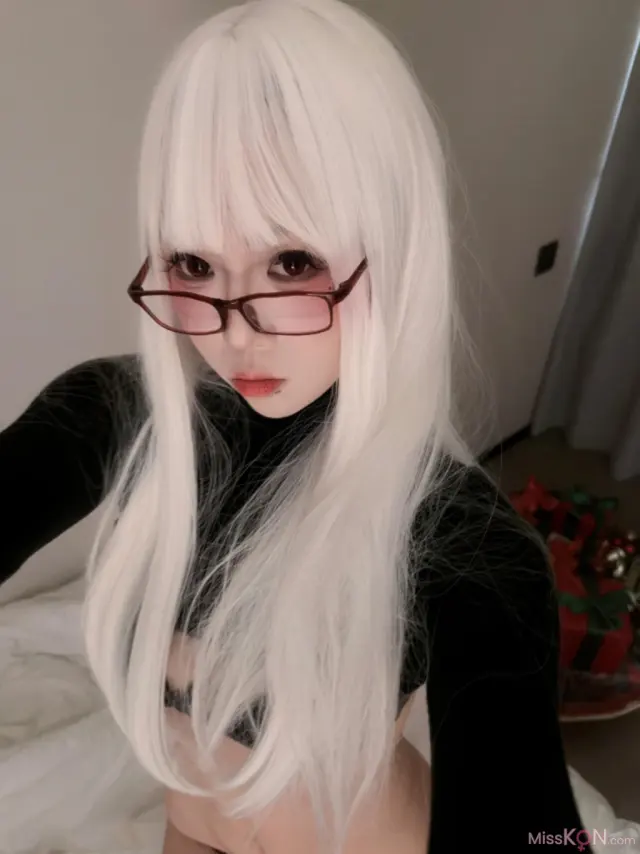 Coser@麻薯好吃 – 暗夜纯白 (24 photos)