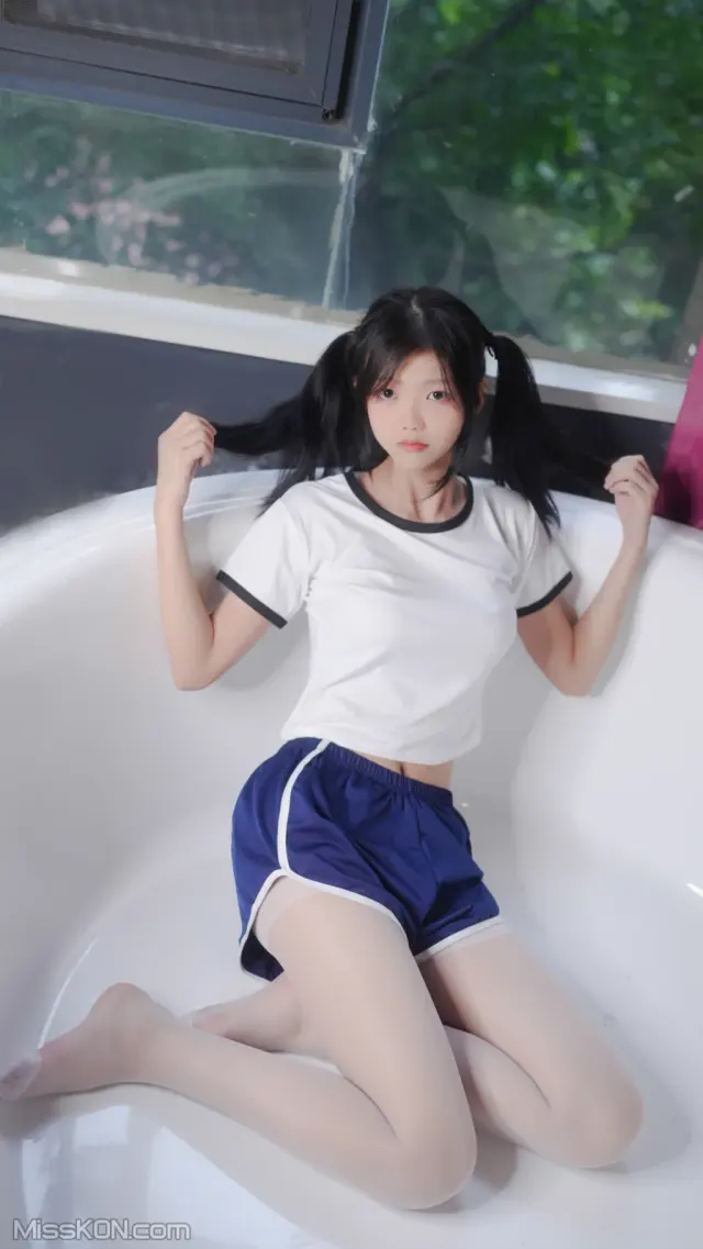 [紧急企划] 内部定制 No.018: 小婕 体操服 (85 photos + 1 video)