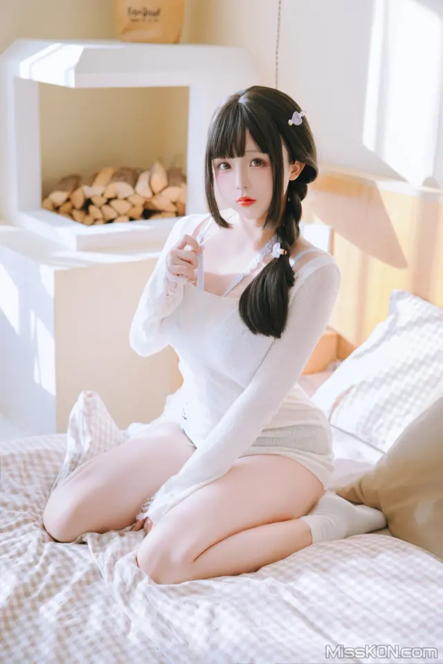 Coser@日奈娇 – 牛仔裤人妻 (131 photos + 1 video)