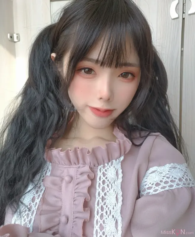 Coser@钛合金TiTi: 公厕露出 路边K房露出 素人自拍 (35 photos + 1 video)
