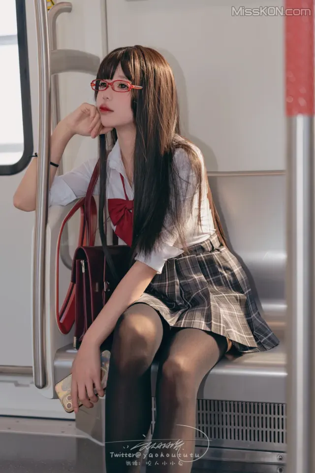 Coser@黏黏团子兔: 电车惊魂& 期待 (72 photos + 1 video)