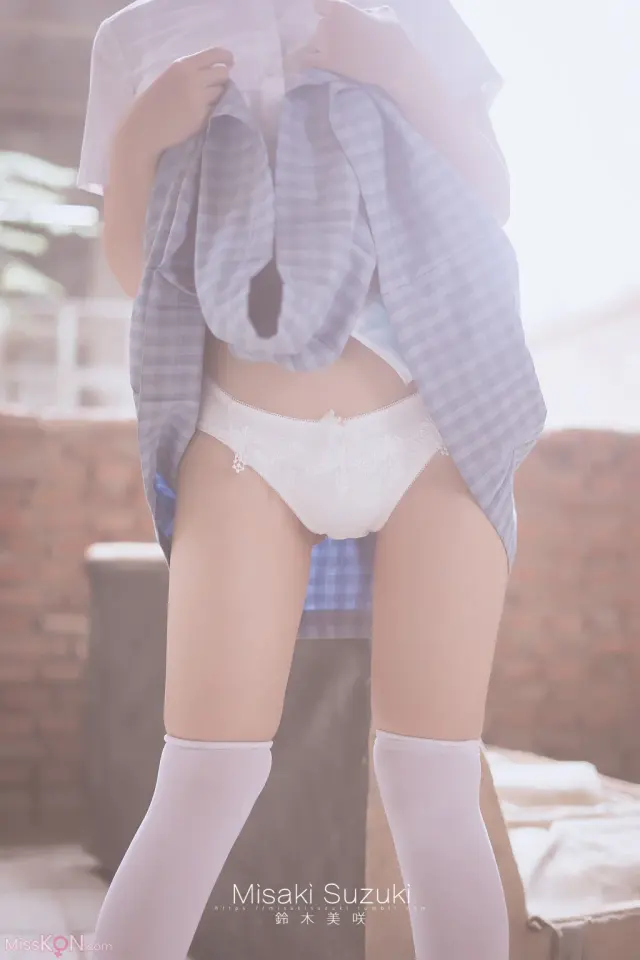 Coser@铃木美咲 (Misaki Suzuki): 绝对领域——露出！白丝过膝袜才是最棒的诱惑 (32 photos + 1 video)
