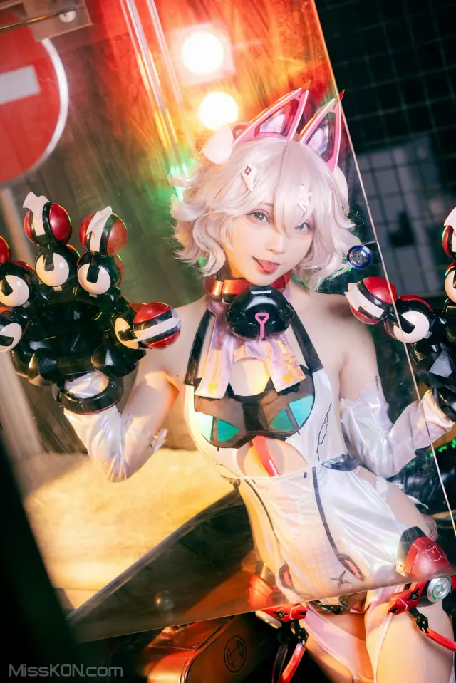 Coser@花铃: 交错战线 绯猁机甲猫猫 (20 photos)