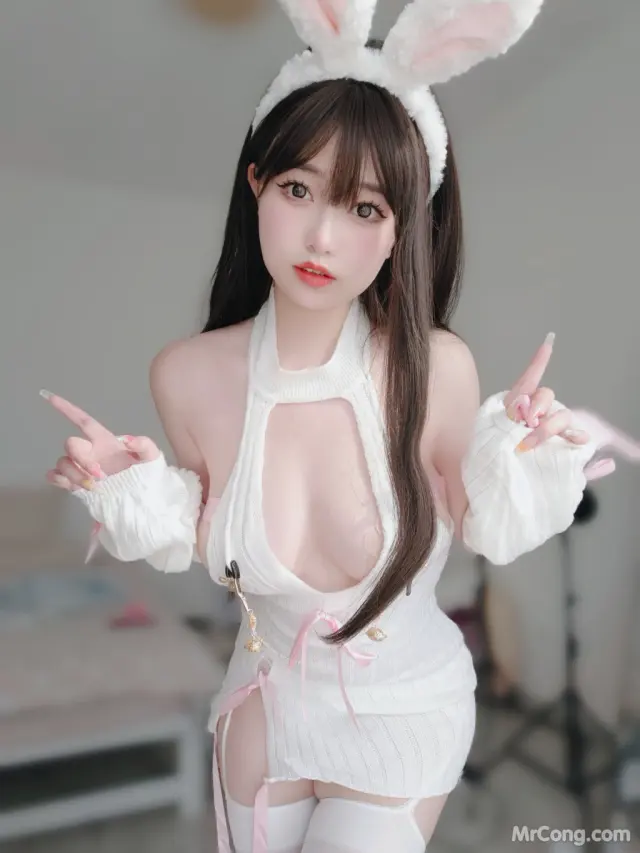 Coser@女主K: 白丝兔女郎 (102 photos)