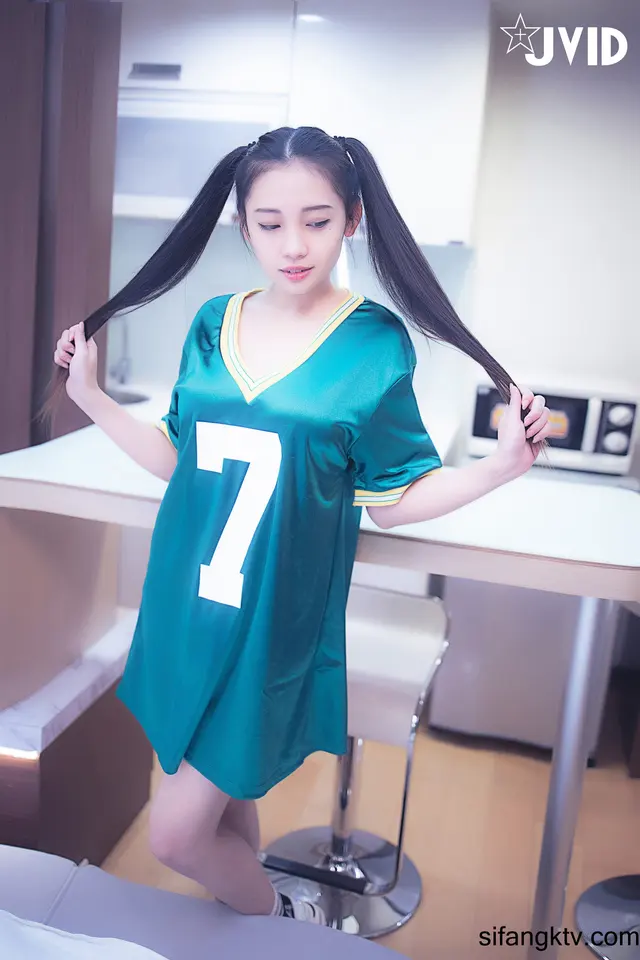[JVID] 夏暮光 – 探索傳說中的包養網，當個年輕的蜜糖老爹!! (134 photos)
