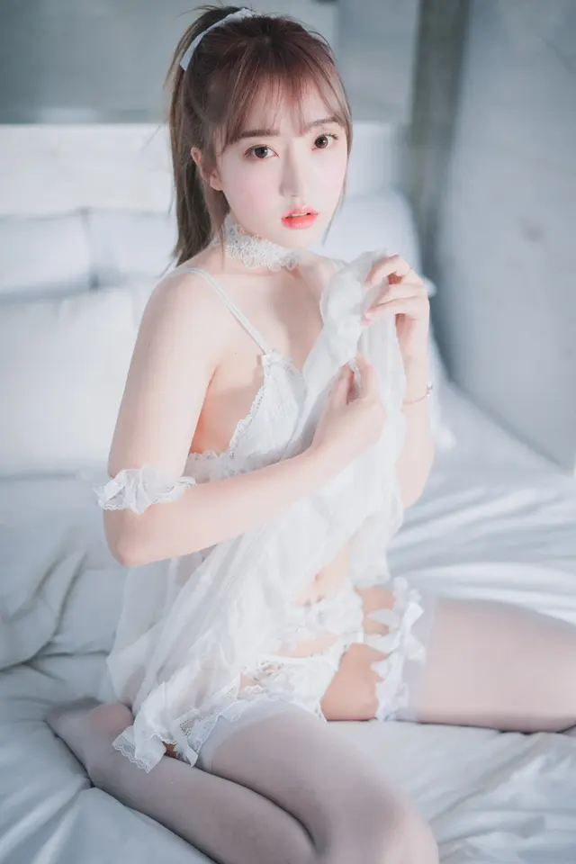 DJAWA Photo – HaNari (하나리): “Snow Cat” (35 photos)