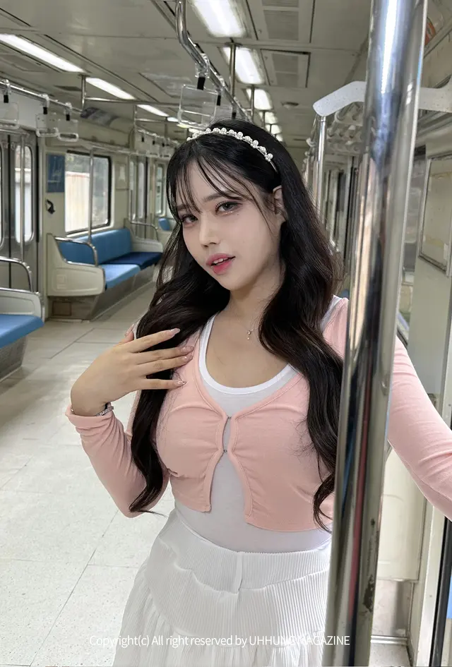 [UHHUNG MAGAZINE] Hani (하니): The Girlfriend on The Subway