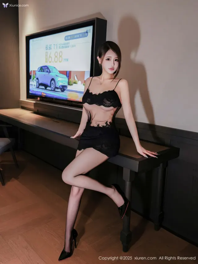 XIUREN No.10929: 甜妮 (71 photos)