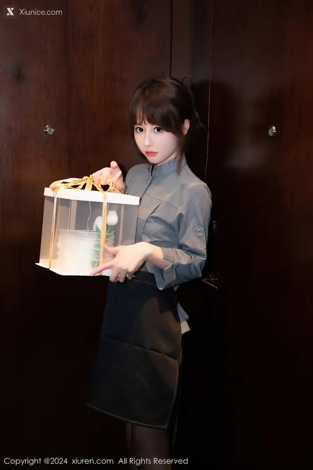 Xiuren秀人网 No.7953 金tiao (74 photos)