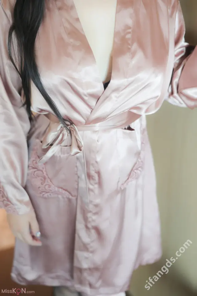 [XR Uncensored] 白洁Bessie: R18 秀人网模特 风韵小少妇 (69 photos + 2 videos)
