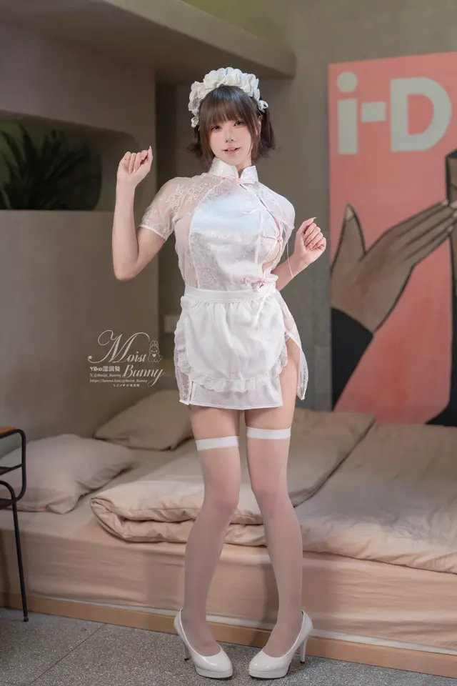 Coser@黏黏团子兔 – 12月特典 床上管家 (32 photos)