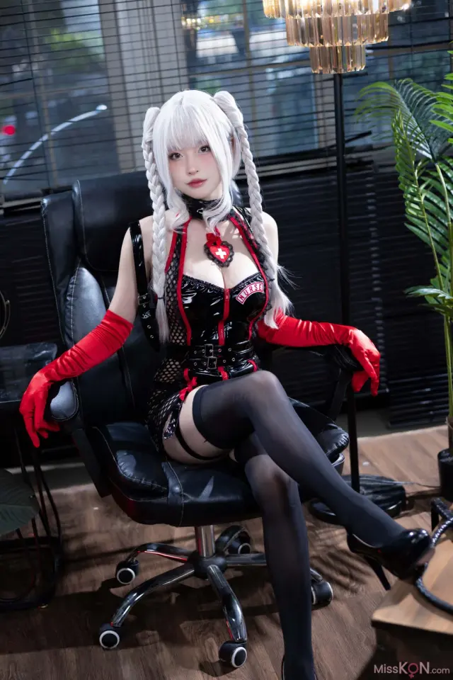 Coser@清水由乃: 白发护士 (57 photos + 1 video)