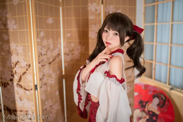 Coser@花铃: 小巫女 (85 photos)