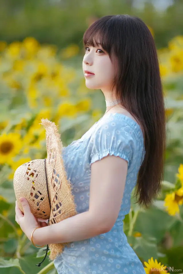 Coser@皮皮奶可可爱了啦: 彼女向日葵 (35 photos)