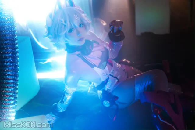 Coser@发条少女 (迷之呆梨): 緋猁 (18 photos)