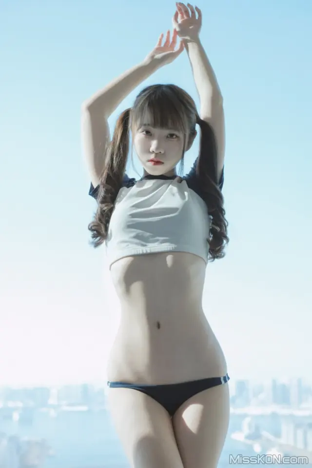 Coser@可可小白兔: 情人節の禮物 體操服少女 (35 photos)