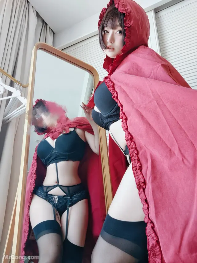 Coser@女主K: 小红帽和红苹果 (86 photos)