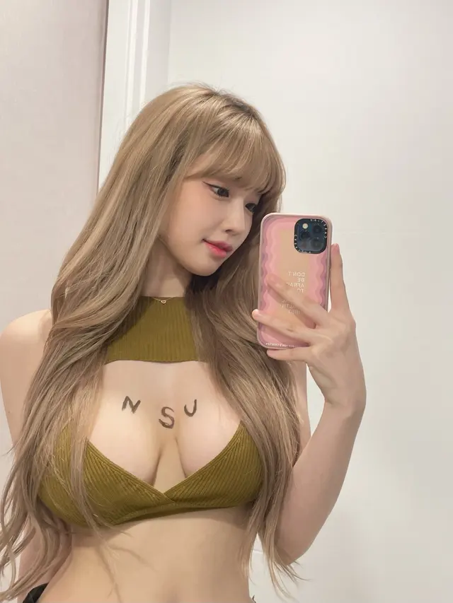 Dongeuran (동그란) – 여캠 – 방셀 Collection (134 photos)