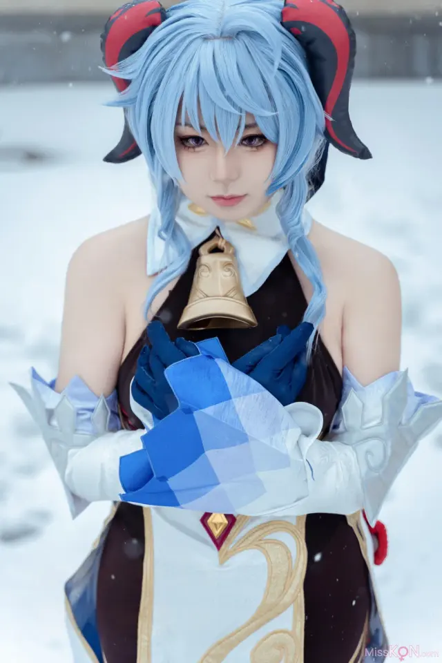 Coser@虎森森: 原神 甘雨 雪景 (42 photos)
